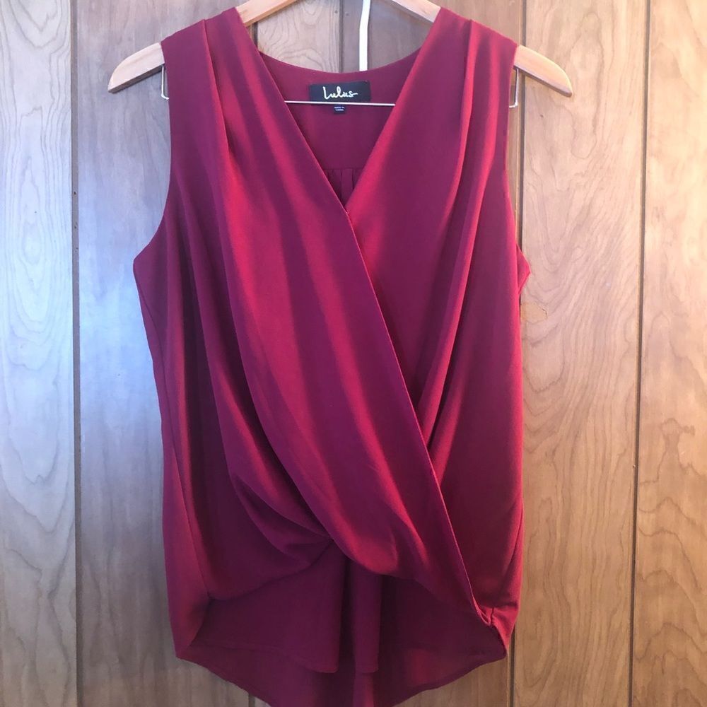 Lulus front drap blouson style sleeveless blouse. Maroon. Small.